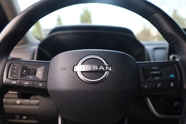 Nissan Rogue Vehicle Image 13