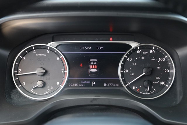 Nissan Rogue Vehicle Image 14