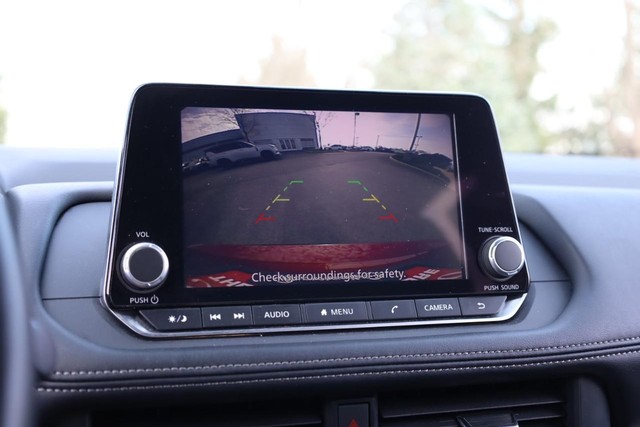 Nissan Rogue Vehicle Image 16