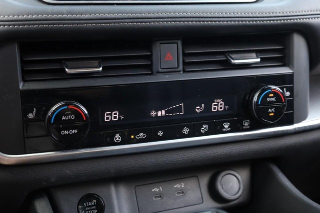 Nissan Rogue Vehicle Image 17