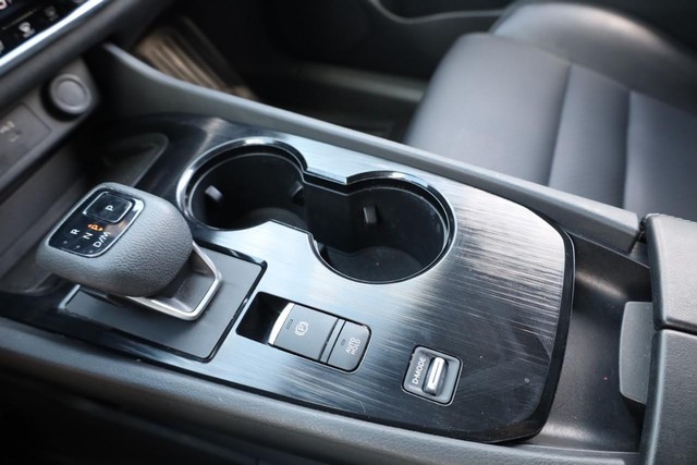 Nissan Rogue Vehicle Image 19