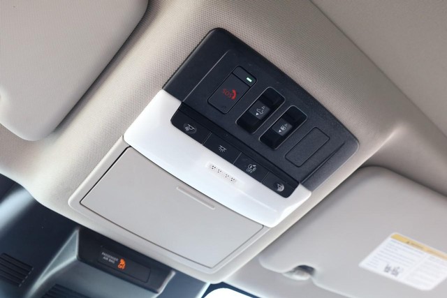 Nissan Rogue Vehicle Image 20