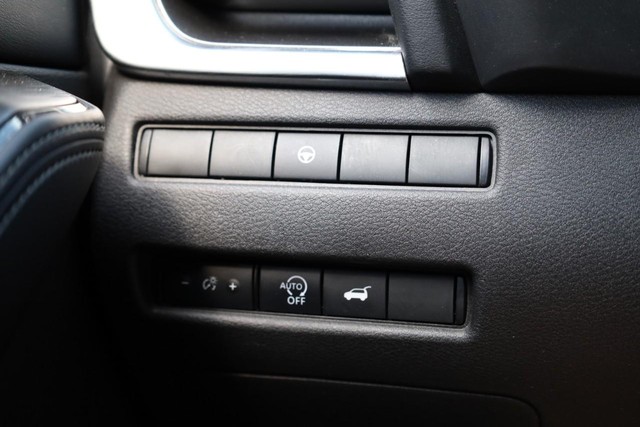 Nissan Rogue Vehicle Image 22