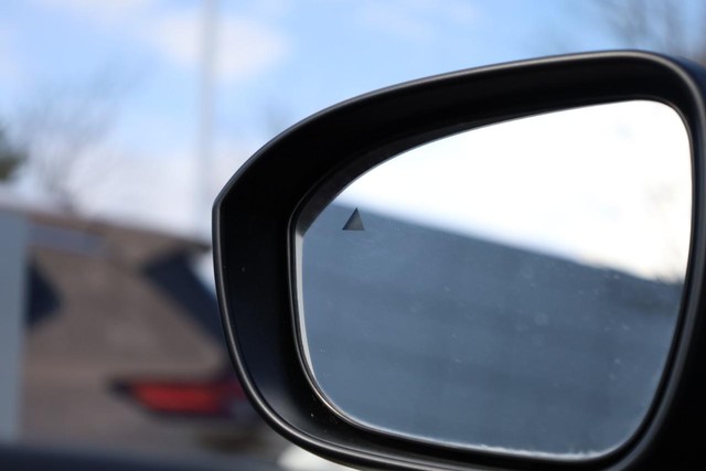 Nissan Rogue Vehicle Image 23