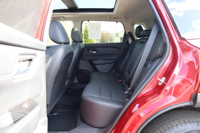 Nissan Rogue Vehicle Image 24