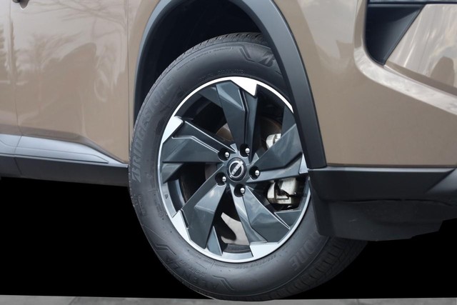 Nissan Rogue Vehicle Image 03