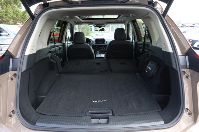 Nissan Rogue Vehicle Image 09