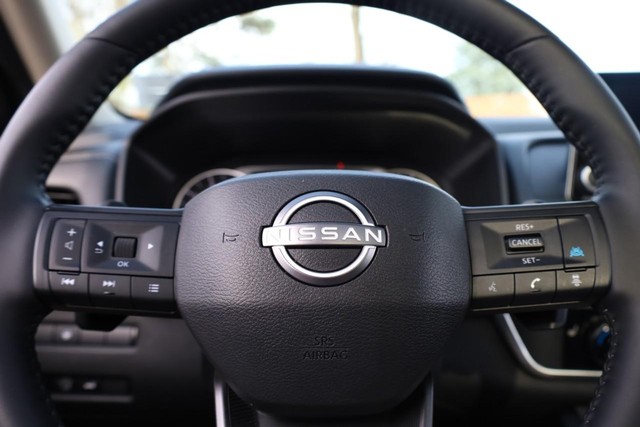 Nissan Rogue Vehicle Image 13