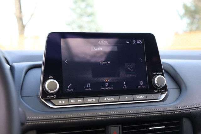 Nissan Rogue Vehicle Image 15