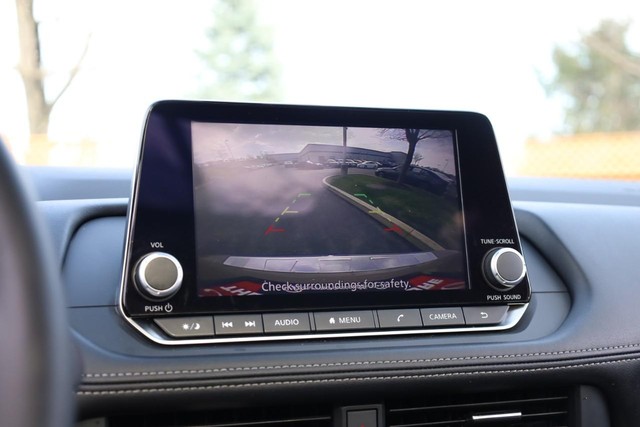 Nissan Rogue Vehicle Image 16