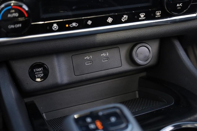 Nissan Rogue Vehicle Image 18