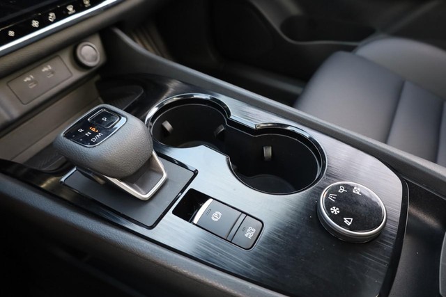 Nissan Rogue Vehicle Image 19