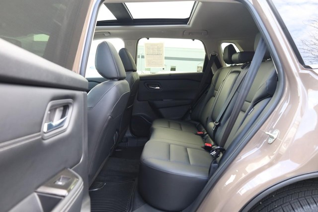 Nissan Rogue Vehicle Image 23