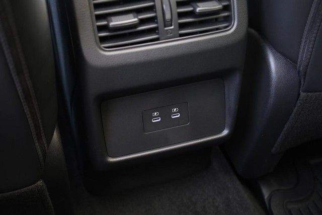 Nissan Rogue Vehicle Image 25