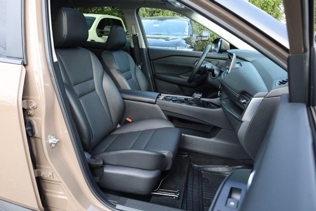 Nissan Rogue Vehicle Image 28