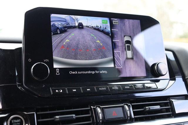 Nissan Pathfinder Vehicle Image 15