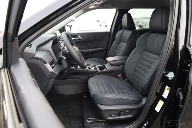 Nissan Rogue Plug-In Hybrid Vehicle Image 08