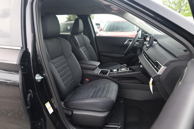 Nissan Rogue Plug-In Hybrid Vehicle Image 24