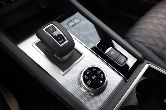 Nissan Rogue Plug-In Hybrid Vehicle Image 16