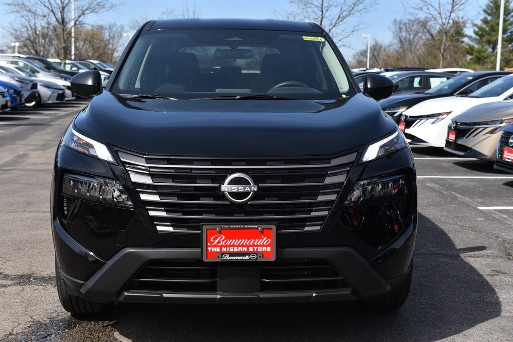 Nissan Rogue Vehicle Image 04