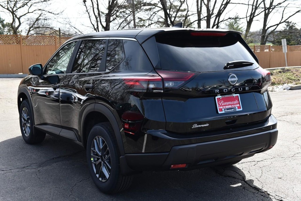 Nissan Rogue Vehicle Image 07