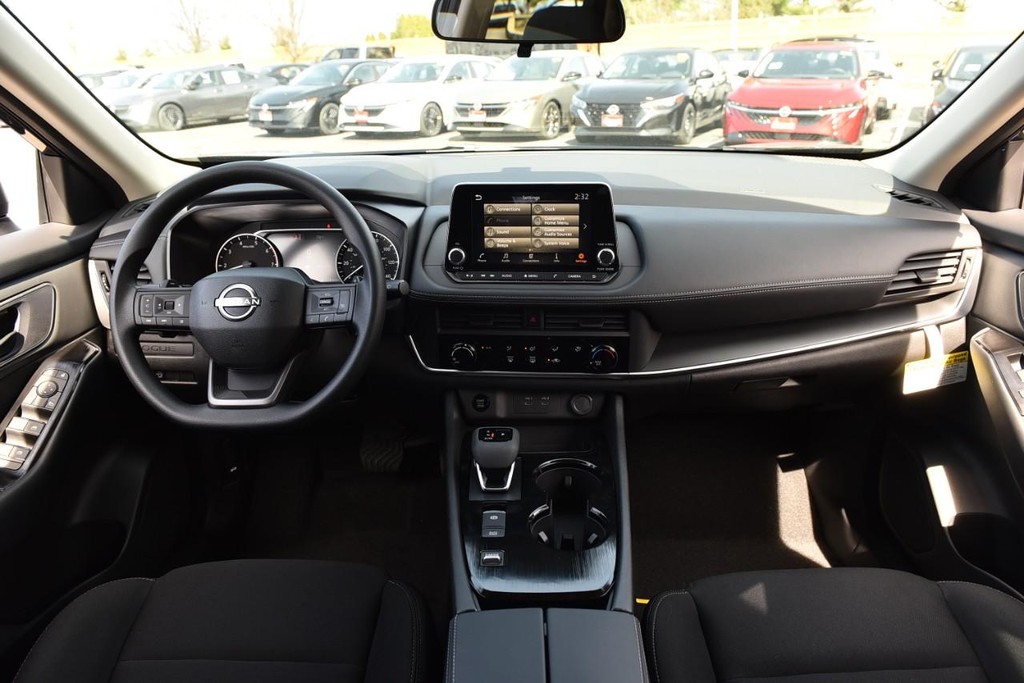 Nissan Rogue Vehicle Image 08