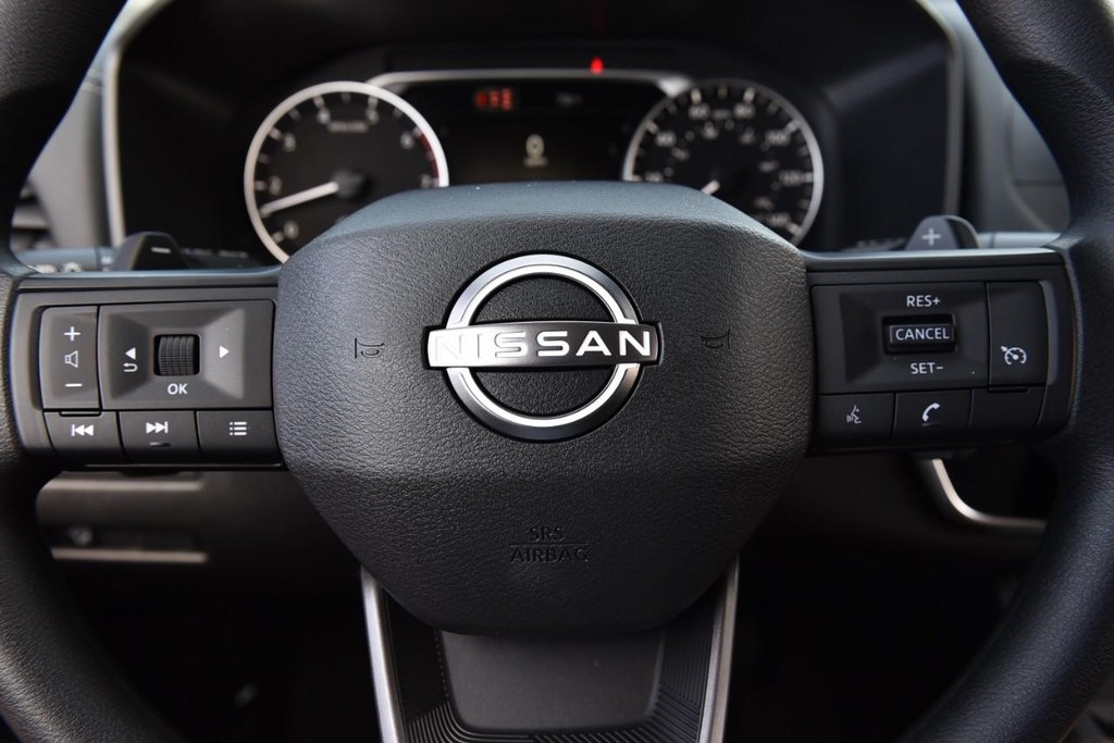Nissan Rogue Vehicle Image 18