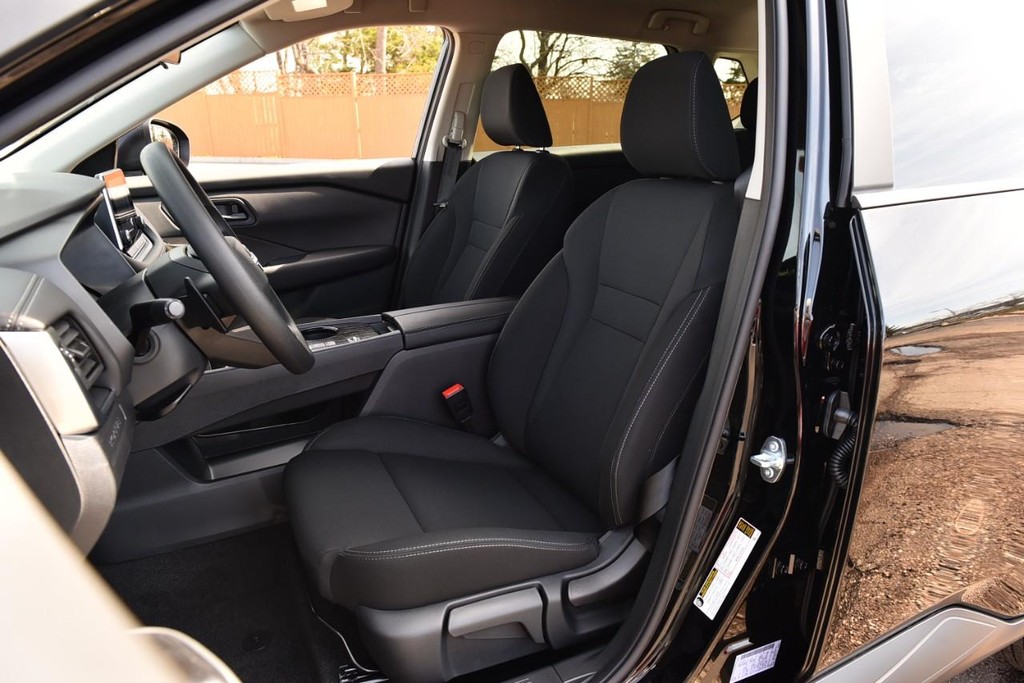 Nissan Rogue Vehicle Image 19