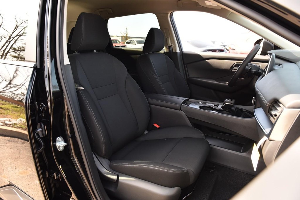 Nissan Rogue Vehicle Image 20