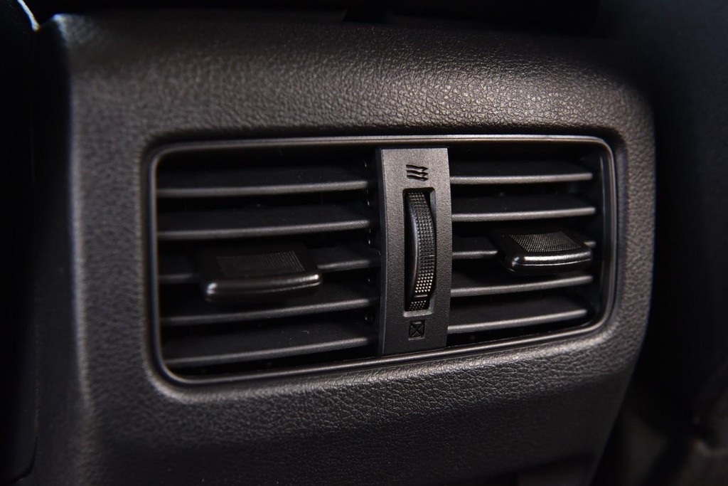 Nissan Rogue Vehicle Image 22