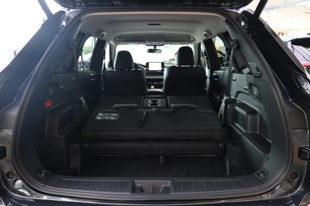 Nissan Rogue Plug-In Hybrid Vehicle Image 08