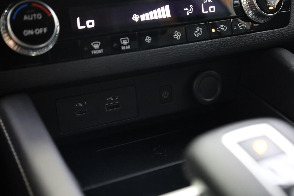 Nissan Rogue Plug-In Hybrid Vehicle Image 14