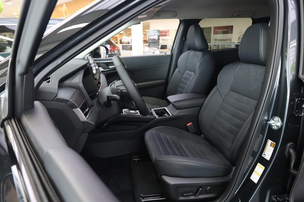 Nissan Rogue Plug-In Hybrid Vehicle Image 17