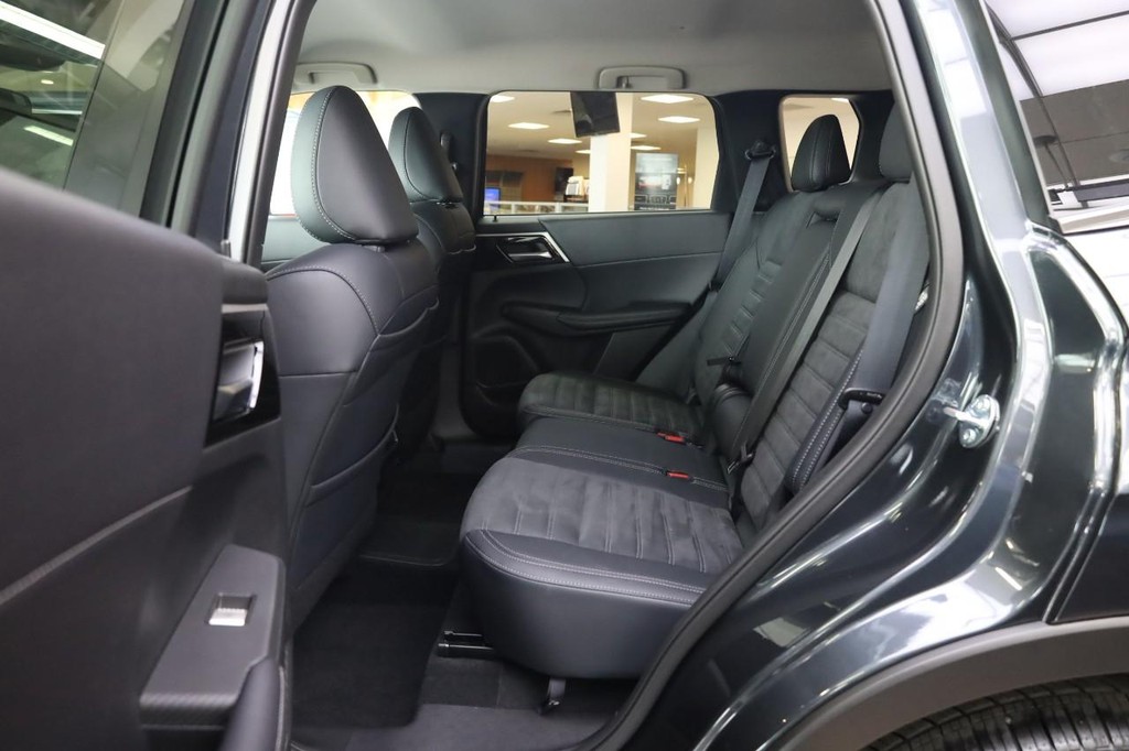 Nissan Rogue Plug-In Hybrid Vehicle Image 18