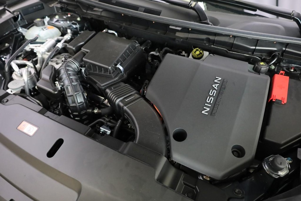 Nissan Rogue Plug-In Hybrid Vehicle Image 23