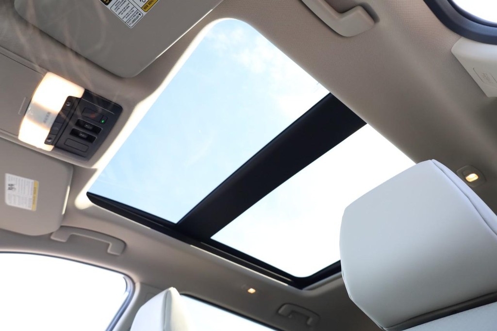 Nissan Rogue Vehicle Image 08