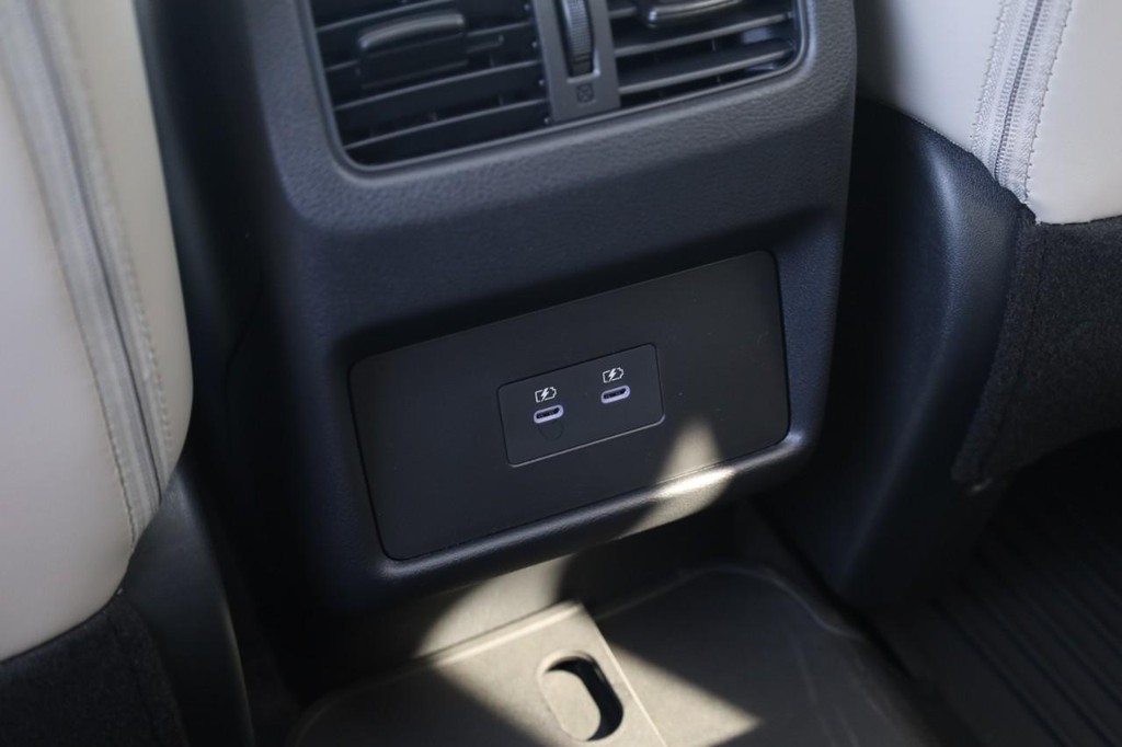 Nissan Rogue Vehicle Image 21