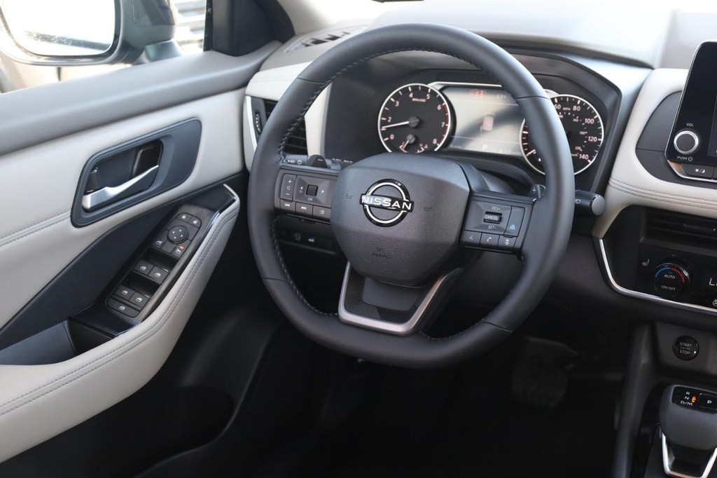 Nissan Rogue Vehicle Image 23