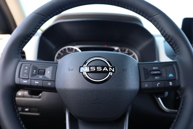 Nissan Rogue Vehicle Image 11