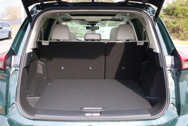 Nissan Rogue Vehicle Image 07