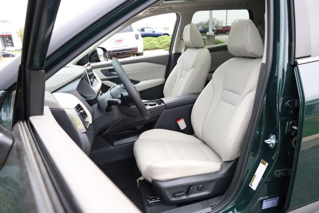 Nissan Rogue Vehicle Image 08