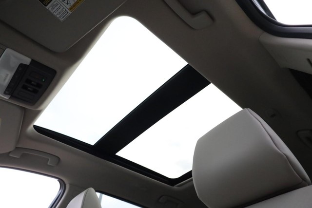 Nissan Rogue Vehicle Image 09