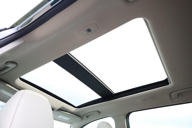 Nissan Rogue Vehicle Image 10