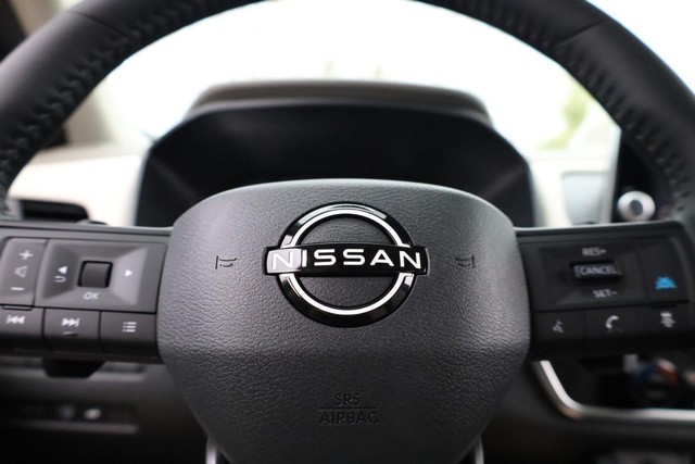 Nissan Rogue Vehicle Image 11