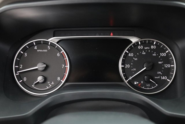 Nissan Rogue Vehicle Image 12