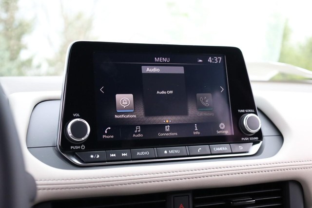 Nissan Rogue Vehicle Image 13