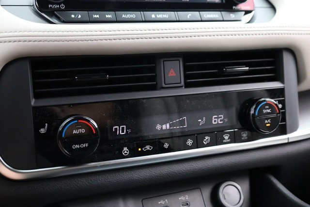 Nissan Rogue Vehicle Image 15