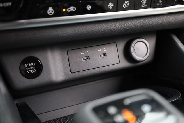 Nissan Rogue Vehicle Image 16