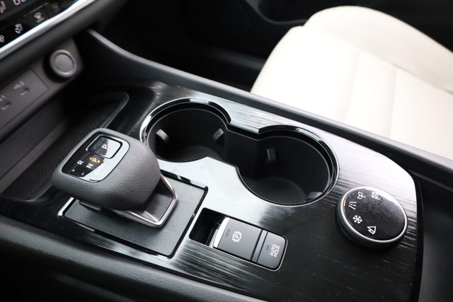 Nissan Rogue Vehicle Image 17