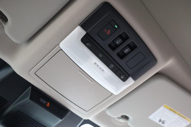 Nissan Rogue Vehicle Image 18